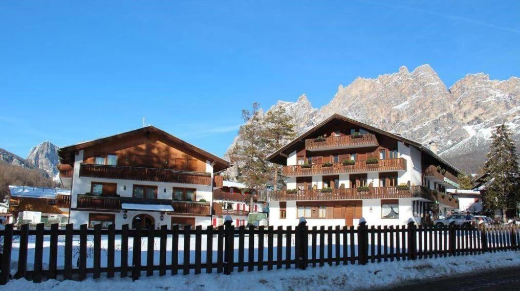 Hotel Capannina Cortina d'Ampezzo Ngoại thất bức ảnh